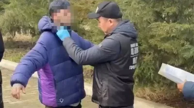 Шымкент саябағында екі ер адам есірткі жасырған, сурет - Zakon.kz жаңалық 17.03.2026 17:26