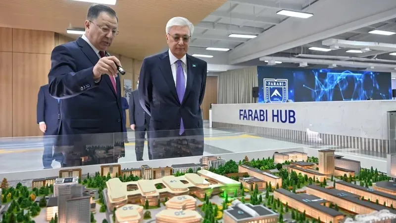 Тоқаев Алматыдағы беделді университеттердің біріне барды