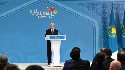 2026 жылғы 21 наурызда Қазақстан президенті Қасым-Жомарт Тоқаев Түркістан қаласында өңір тұрғындарымен кездесу барысында тарихи маңызы бар оқиғаларға тоқталды, деп хабарлайды Zakon.kz., сурет - Zakon.kz жаңалық 21.03.2026 13:48