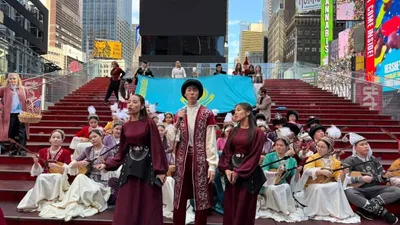 Times Square-де Наурыз тойланды: Нью-Йорк төрінде қазақтың күйі күмбірледі, сурет - Zakon.kz жаңалық 23.03.2026 20:43