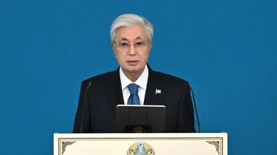 Мемлекет басшысы Ербол Хамитовтың жетістікке жету жолында оның бапкерлері айрықша рөл атқарғанына назар аударды. , сурет - Zakon.kz жаңалық 26.03.2026 12:31