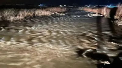 Қостанай облысында су тасқынына байланысты Қазақстан–Ресей шекарасындағы өткізу пунктінің жұмысы уақытша тоқтатылды, деп хабарлайды Zakon.kz., сурет - Zakon.kz жаңалық 27.03.2026 15:16