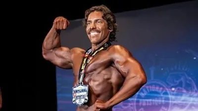 Бодибилдинг аңызы Арнольд Шварценеггердің некеден тыс туған баласы бодибилдинг жарысына алғаш рет қатысты, сурет - Zakon.kz жаңалық 30.03.2026 14:59