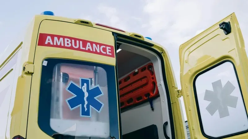 Алматы маңындағы теміржол өткелінде пойыз бен жолаушылар автобусы соқтығысты