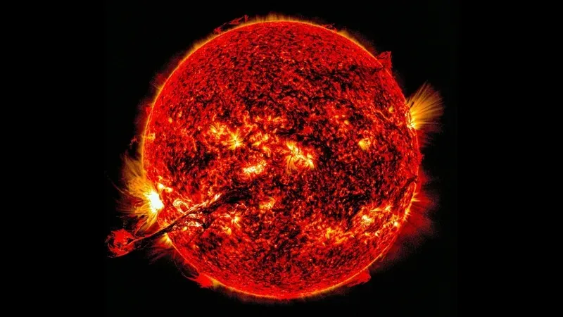 Ғалымдар күн сәулесіндегі магниттік дауылдардың себебін анықтады