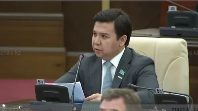 Парламент мәжілісінің депутаты Темір Қырықбаев ҚР Премьер-Министрінің орынбасары Серік Мақашұлы Жұманғаринге депутаттық сауал жолдап, Мемлекет басшысы Қасым-Жомарт Тоқаевтың былтырғы Жолдауында көрсетілген стратегиялық міндеттердің іске асырылу барысын сұрады., сурет - Zakon.kz жаңалық 01.04.2026 12:35