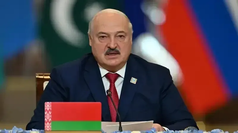 Лукашенко Беларуссияның "соғысқа дайындалып жатқанын" мәлімдеді