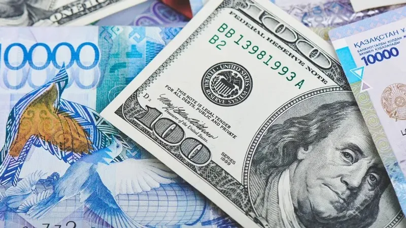 Сарапшы доллар бағамы 440 теңгеге дейін түсуі мүмкін екенін болжады