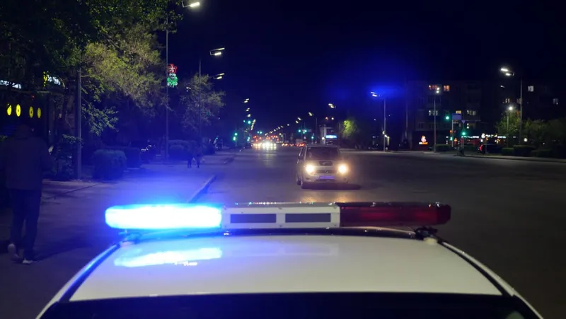 ШҚО-да полицейлер инсульт алған азаматты шұғыл ауруханаға жеткізді