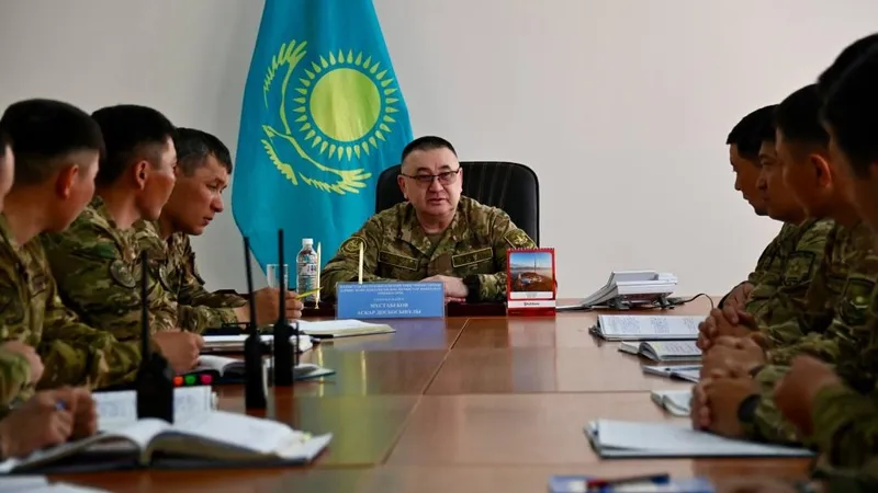 Қорғаныс министрінің орынбасары Гвардейск гарнизонында тәрбие жұмысының басым бағыттарын айқындады