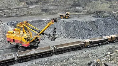 2026 жылғы 7 сәуірде Энергетика министрі Ерлан Ақкенженов Үкімет отырысында көмір саласына инвестиция тарту жұмыстары туралы айтты, деп хабарлайды Zakon.kz., сурет - Zakon.kz жаңалық 07.04.2026 16:19