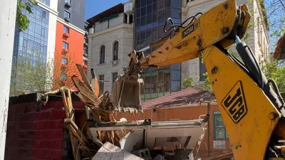 Алматыда заңсыз салынған тағы бір нысан бұзылып жатыр, сурет - Zakon.kz жаңалық 14.04.2026 19:04