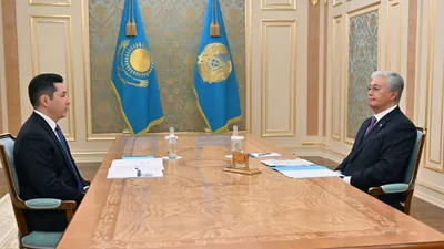 Мемлекет басшысы «Астана» халықаралық қаржы орталығының басқарушысы Ренат Бектұровты қабылдады, сурет - Zakon.kz жаңалық 15.04.2026 17:11