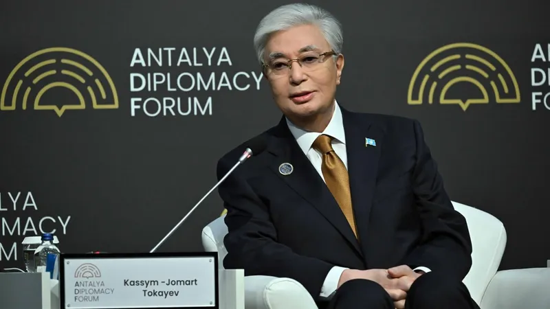 "Әлем жолайрықта тұр": Тоқаев Түркиядағы маңызды форумда өз сөзін неден бастады