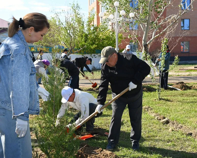 Сыр өңірінде "Тағзым орны таза болсын, рух пен тазалық – егіз ұғым" атты жалпыхалықтық тазалық акциясы өтті, сурет - Zakon.kz жаңалық 19.04.2026 16:25