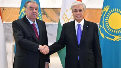 Мемлекет басшысы Тәжікстан президенті Эмомали Рахмонмен кездесу өткізді, сурет - Zakon.kz жаңалық 21.04.2026 19:41