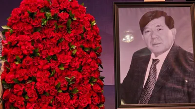 2026 жылғы 21 сәуірде Алматы қаласында қазақтың көрнекті ақыны, драматург, қоғам қайраткері, Қазақстанның Еңбек Ері, халық жазушысы Мұхтар Шахановпен қоштасу рәсімі өтті, деп хабарлайды Zakon.kz., сурет - Zakon.kz жаңалық 21.04.2026 11:47