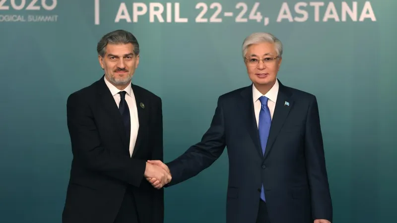 Тоқаев Грузия президентімен кездесті: сауда мен транзитке басымдық берілді