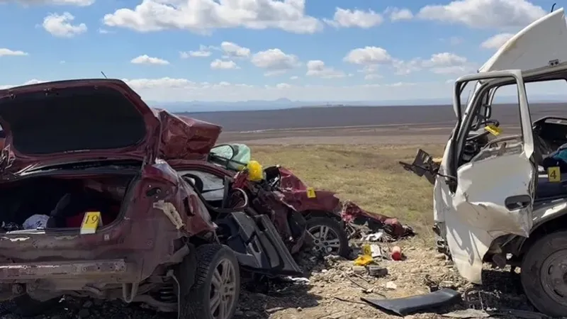 Еліміздің шығысында жантүршігерлік жол апатынан екі адам көз жұмды