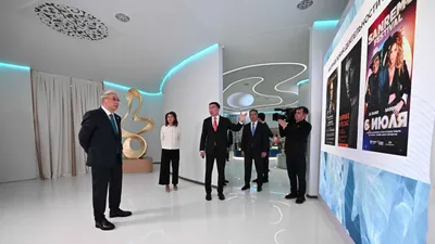 Президент Креативті индустрияны дамыту қорының кеңсесін аралап көрді, сурет - Zakon.kz жаңалық 25.04.2026 15:33