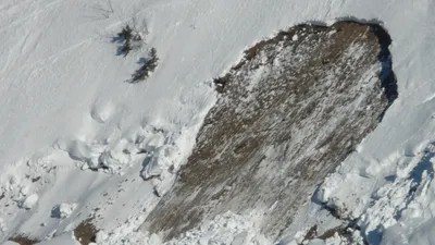 Ресейдің Бурятия аймағындағы "Ирокинда" кенішінде болған қар көшкіні салдарынан қаза тапқан алты адамның арасында Қазақстан азаматы да болғаны белгілі болды., сурет - Zakon.kz жаңалық 29.04.2026 10:13