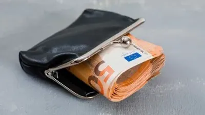 Зейнеткер тауып алған әмиянды қайтармағаны үшін қамауға алынды , сурет - Zakon.kz жаңалық 30.04.2026 20:09