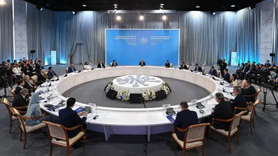 Алматы қаласында өткен Жасанды интеллектіні дамыту жөніндегі кеңесте Мемлекет басшысы Қасым-Жомарт Тоқаев Үкіметке "Деректерді өңдеу орталықтарының алқабы" жобасын жан-жақты пысықтауды тапсырды., сурет - Zakon.kz жаңалық 04.05.2026 14:25