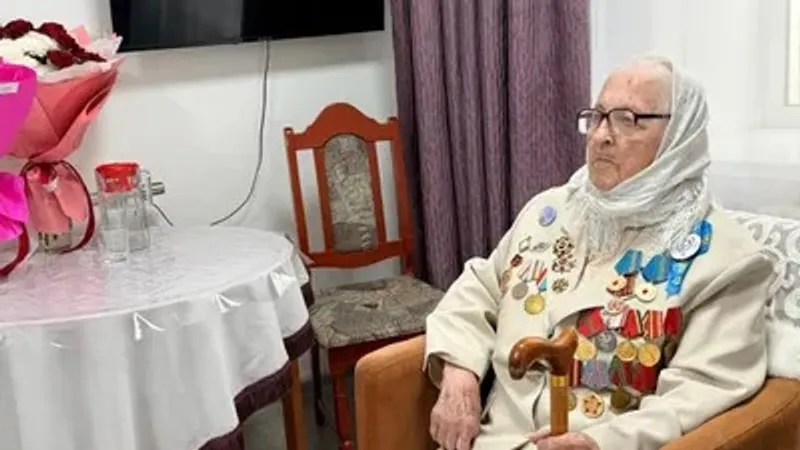 Дауылға қарсы жүзіп Сахалинге жетті: Оралдық 105 жастағы байланысшының ерлігі