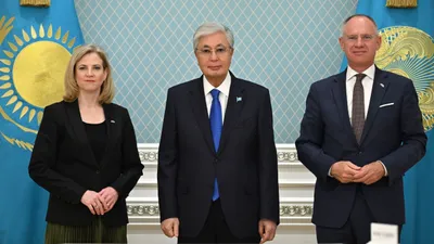 Президент Қасым-Жомарт Тоқаев Аустрия еуропалық және халықаралық істер федералдық министрі Беате Майнль-Райзингер мен Аустрия ішкі істер федералдық министрі Герхард Карнермен кездесу өткізді. , сурет - Zakon.kz жаңалық 06.05.2026 16:50