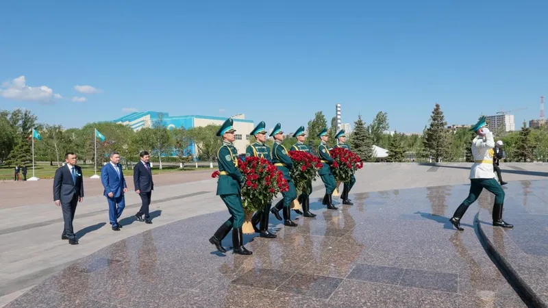 Бектенов, Әшімбаев және Қошанов соғыс жылдарында құрбан болғандарды еске алды