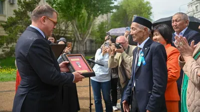Марапат, Астана, Шарль де Голль, ескерткіш, Екінші дүниежүзілік соғыс, Франция, партизан отрядтары, жауын, сурет - Zakon.kz жаңалық 09.05.2026 11:30