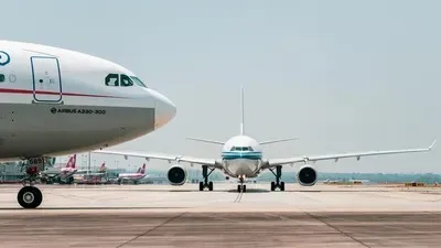 АҚШ-та жолаушылар ұшағы ұшу жолағында ер адамды қағып, мерт қылды, сурет - Zakon.kz жаңалық 11.05.2026 13:16