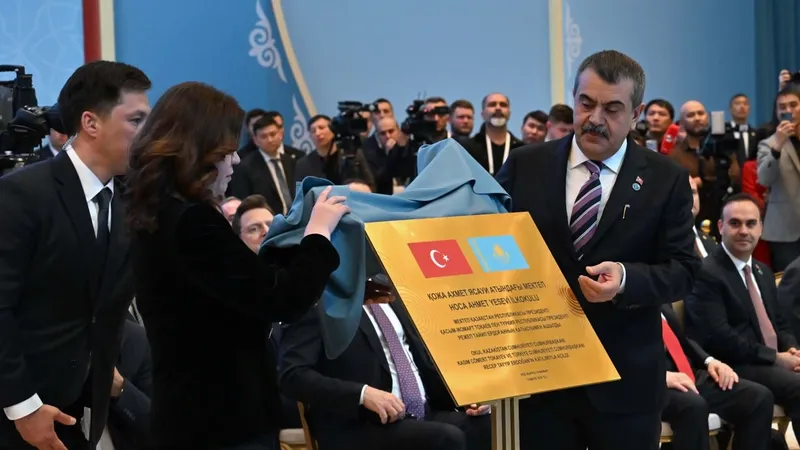 Қазақстан мен Түркия президенттері Қожа Ахмет Ясауи атындағы мектептің ашылу рәсіміне қатысты