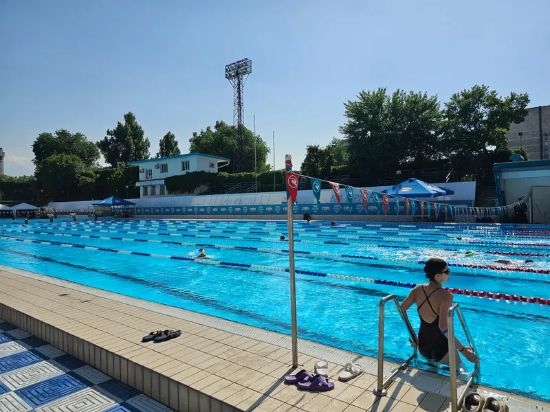 Жазғы маусым басталды: Rakhat Fitness ашық аспан астындағы бассейндерін іске қосты, сурет - Zakon.kz жаңалық 18.05.2026 16:56