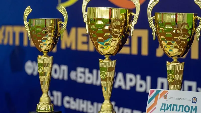 2025-2026 оқу жылының қорытындысы бойынша алматылық мектеп оқушылары республикалық жарыстар мен олимпиадаларда жоғары жетістіктерге қол жеткізіп келеді. Спорттық-бұқаралық және дене шынықтыру-сауықтыру шараларымен жалпы саны 150 мыңнан астам адам қамтылды., сурет - Zakon.kz жаңалық 21.05.2026 09:57