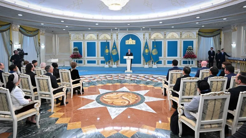 Тоқаев дәстүрлі өнерге бет бұруға шақырды 