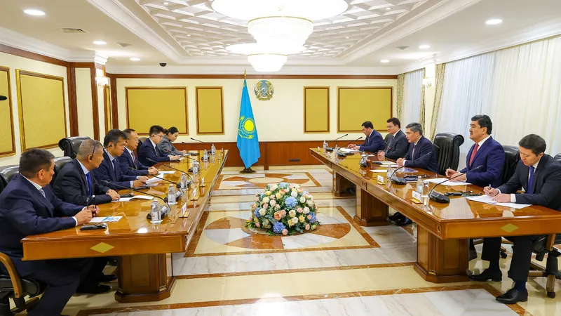Премьер-министр Олжас Бектенов Hunan Junxin Environmental Protection Co., Ltd директорлар кеңесінің төрағасы Дай Даогомен кездесу өткізді. Кездесу жайлы мәліметтерді 2026 жылғы 21 мамырда ҚР Үкіметінің баспасөз қызметі жариялады, деп хабарлайды Zakon.kz., сурет - Zakon.kz жаңалық 21.05.2026 13:58