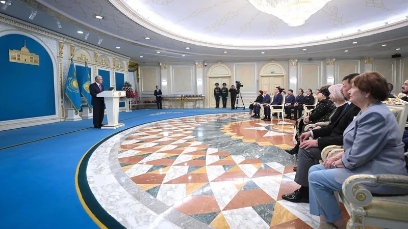 Президент Қасым-Жомарт Тоқаев мәдениет және өнер саласының бірқатар өкілін мемлекеттік наградалармен марапаттау туралы шешім қабылдағанын айтты. Бұл туралы Мемлекет басшысы мәдениет және өнер қызметкерлерін марапаттау рәсімінде мәлімдеді.