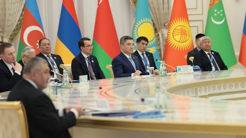 Бектенов, Ашхабад, ТМД, үкімет басшылары, кеңес, сурет - Zakon.kz жаңалық 22.05.2026 18:05