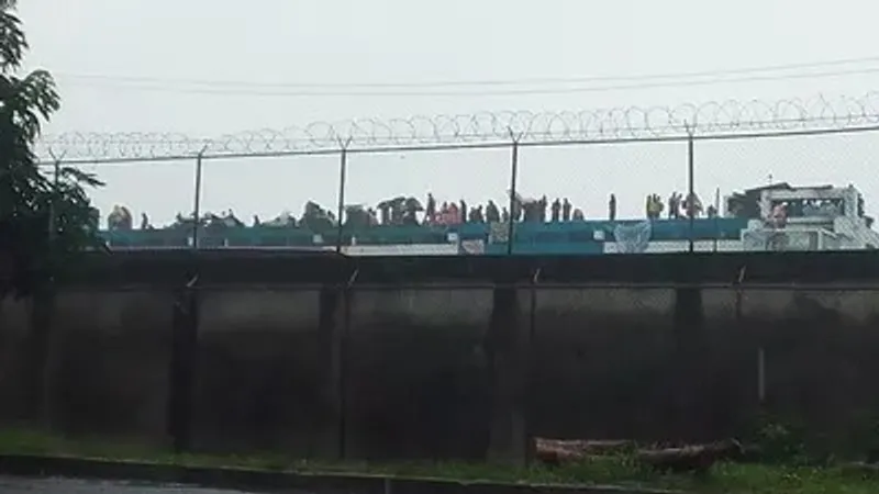 Венесуэлада сотталушылар тергеу изоляторын басып алды