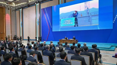 Қазақстан мен Ресей президенттеріне өнеркәсіп кооперациясы саласындағы бірлескен жобалар көрсетілді.  Бүгінде елімізде 3,5 мың бірлескен кәсіпорын және ресейлік капиталы бар 17 мыңнан аса компания жұмыс істейді.   Қазақстан мен Ресей өнеркәсіп кооперациясының портфелі жалпы құны 52,7 миллиард долларды құрайтын 177 бірлескен жобадан тұрады. Осы арқылы 60 мыңнан аса жұмыс орны ашылмақ.  Жобалар металлургия, мұнай химиясы және машина жасау салаларында табысты жүзеге асырылуда.   Атап айтқанда, Павлодар облысында теміржол саласындағы бағыттама бұрмаларын және тұтас илектелген дөңгелектер өндіруге арналған кәсіпорын жұмыс істеп тұр.   Ең ірі жобалардың бірі – Атырау облысындағы полипропилен өндірісі.   Қарағанды облысында бірлескен шина зауыты, Қостанай облысында шойын құймаларынан жүк көліктерінің бөлшектерін шығару жобасы іске қосылды.  Қазіргі уақытта химия өнеркәсібі, құрылыс материалдарын өндіру және шикізат өңдеуді дамыту бағытында жалпы сомасы 10 миллиард долларды құрайтын 24 жоба жүзеге асырылуда.   Аталған өндірістерді іске қосу жаңадан 11 мың жұмыс орнын ашуға мүмкіндік береді.