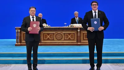 7. Қазақстан Республикасы Ұлттық банкі мен Ресей Федерациясы Орталық банкі арасындағы қазақстандық теңге/ресейлік рубль валюталық своп туралы екіжақты келісім;  8. Қазақстан Республикасы Ұлттық банкі мен Ресей Федерациясы Орталық банкі арасындағы ынтымақтастық туралы меморандум;  9. Қазақстан Республикасы мен Ресей Федерациясы Көлік министрліктері арасындағы көліктегі цифрландыруды дамыту саласы бойынша ведомствоаралық ынтымақтастық жөніндегі іс-шаралар жоспары;  10. Қазақстан Республикасы Атом энергиясы жөніндегі агенттігі мен Ресей Федерациясы Экологиялық, технологиялық және атомдық қадағалау федералды қызметі арасында Ядролық және радиациялық қауіпсіздікті реттеу саласы бойынша ведомствоаралық ынтымақтастық жөніндегі 2026-2030 жылдарға арналған іс-шаралар жоспары;  11. Қазақстан Республикасы Денсаулық сақтау министрлігі мен Ресей Федерациясы Тұтынушылардың құқықтарын және адамның әл-ауқатын қорғау саласындағы федералдық қадағалау қызметі арасындағы ынтымақтастық бойынша нақты іс-шаралар жоспары;  12. «Қазақстан темір жолы» ҰК» АҚ мен «Ресей темір жолы» АҚ темір жолмен жүк тасымалын цифрландыруды дамыту бойынша бірлескен іс-шаралар жоспары.  ✍️Сондай-ақ сапар барысында келесі құжаттарға қол қойылды:  1. Қазақстан Республикасы Президенті Іс басқармасына қарасты «Қазақстан Республикасы Президентінің телерадиокешені» ШЖҚ РМК мен «TATMEDIA» АҚ арасындағы өзара түсіністік және ынтымақтастық туралы меморандум;  2. «Л.Н.Гумилев атындағы Еуразия ұлттық университеті» коммерциялық емес акционерлік қоғамы мен «Ресей Федерациясы Экономикалық даму министрлігінің Бүкілресейлік сыртқы сауда академиясы» Федералдық мемлекеттік бюджеттік жоғары оқу орны арасындағы ынтымақтастық туралы меморандум.