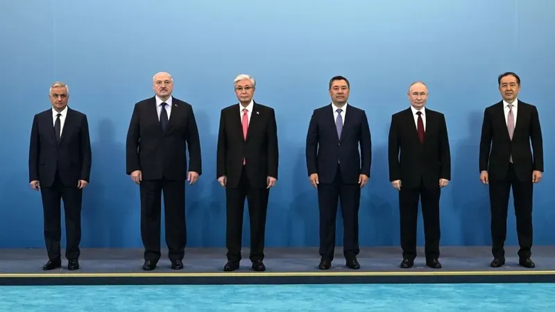 2026 жылғы 29 мамырда Астанада Жоғары Еуразиялық экономикалық кеңестің (ЖЕЭК) кезекті отырысы өтіп жатыр, деп хабарлайды Zakon.kz.