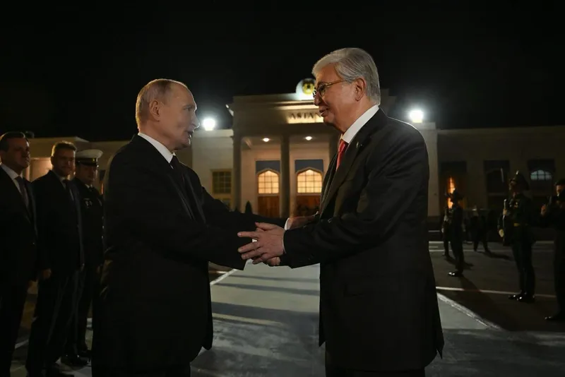 Тоқаев Путинді елорда әуежайынан шығарып салды, сурет - Zakon.kz жаңалық 29.05.2026 23:57
