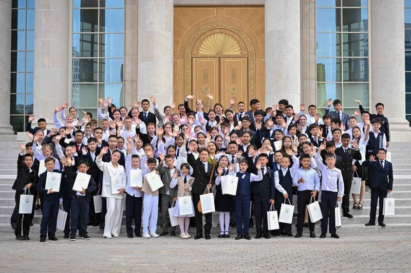 Халықаралық балаларды қорғау күнінде бір топ оқушы Ақорданы аралап көрді , сурет - Zakon.kz жаңалық 01.06.2026 10:09