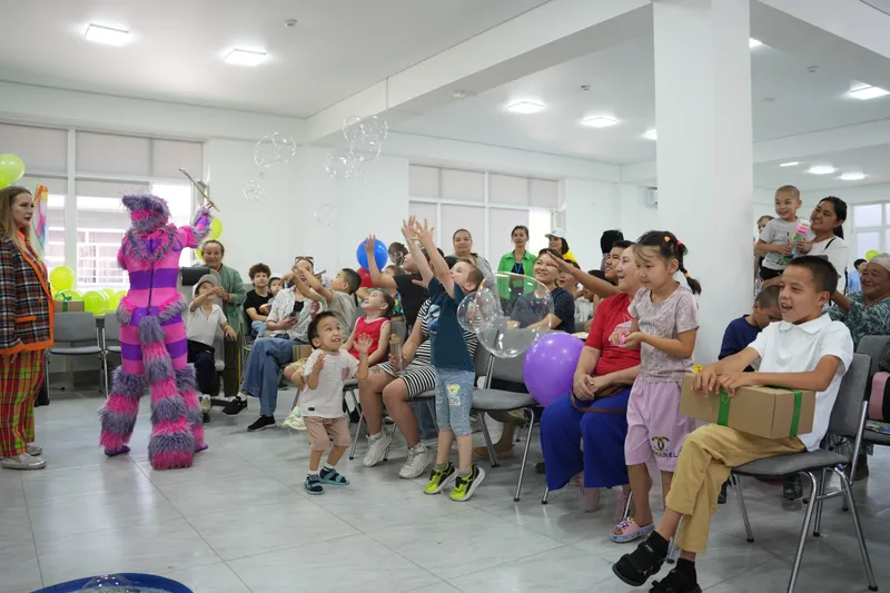 Балаларды қорғау күніне орай өңірлердегі әлеуметтік мекемелерге қолдау көрсетілді, сурет - Zakon.kz жаңалық 01.06.2026 17:49