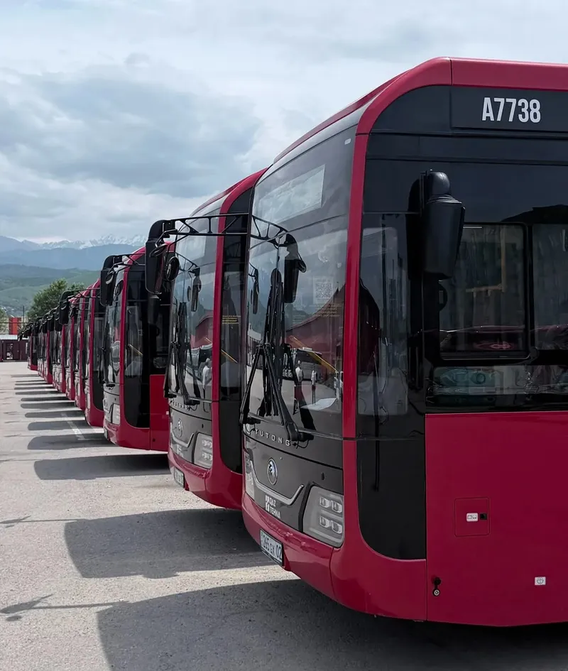 Жаңа қызыл автобустар мен жаңа бағыттар: алматылықтарға жағымды жаңалық хабарланды , сурет - Zakon.kz жаңалық 05.06.2026 11:22