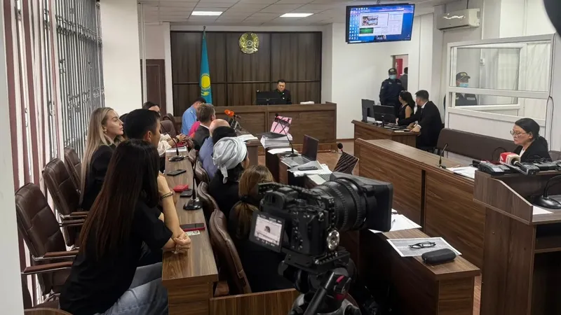 Әл-Фарабидегі жол апаты: Полицейлер Zeekr жүргізушісін қалай құтқарғандарын айтып берді , сурет - Zakon.kz жаңалық 08.06.2026 16:56