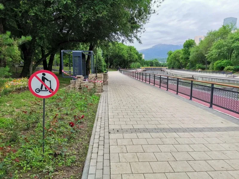 Алматыда электросамокаттардың жүруіне тыйым салатын белгілер орнатылды, сурет - Zakon.kz жаңалық 08.06.2026 13:05