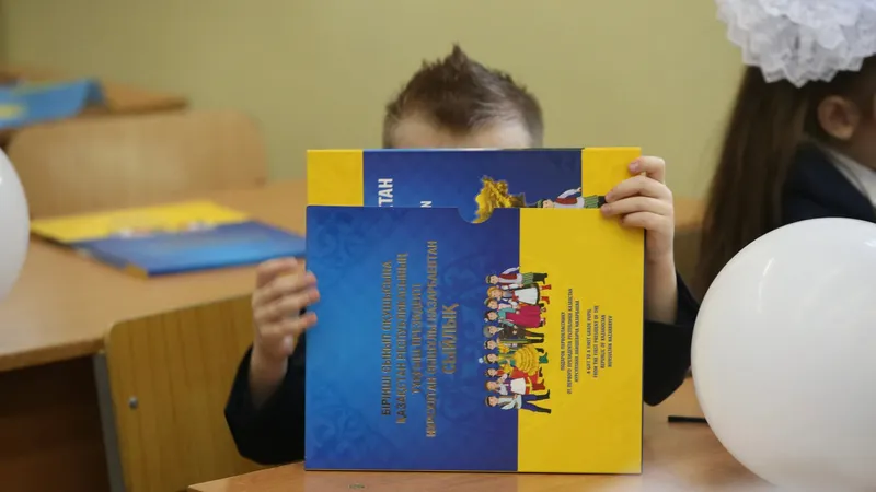 Бірінші сынып оқушылары қазақ тілін үйренуге арналған бейімдеу бағдарламасы бойынша білім ала алады